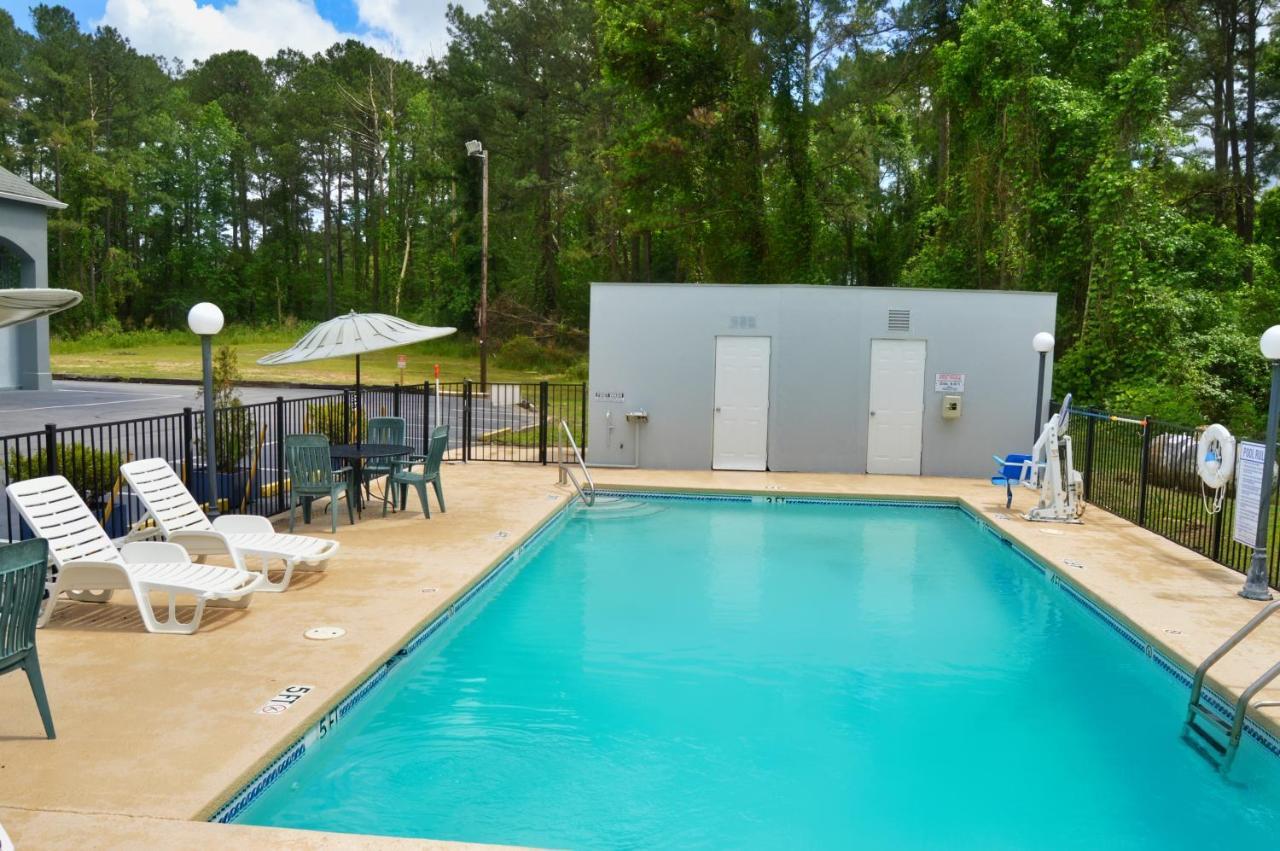 Days Inn By Wyndham Hardeeville Near Hilton Head Экстерьер фото