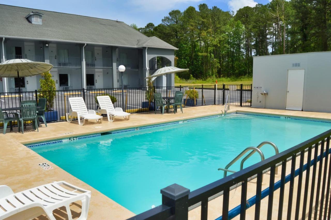 Days Inn By Wyndham Hardeeville Near Hilton Head Экстерьер фото