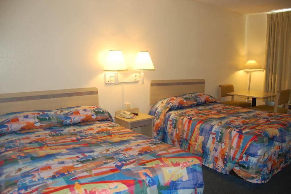 Days Inn By Wyndham Hardeeville Near Hilton Head Экстерьер фото